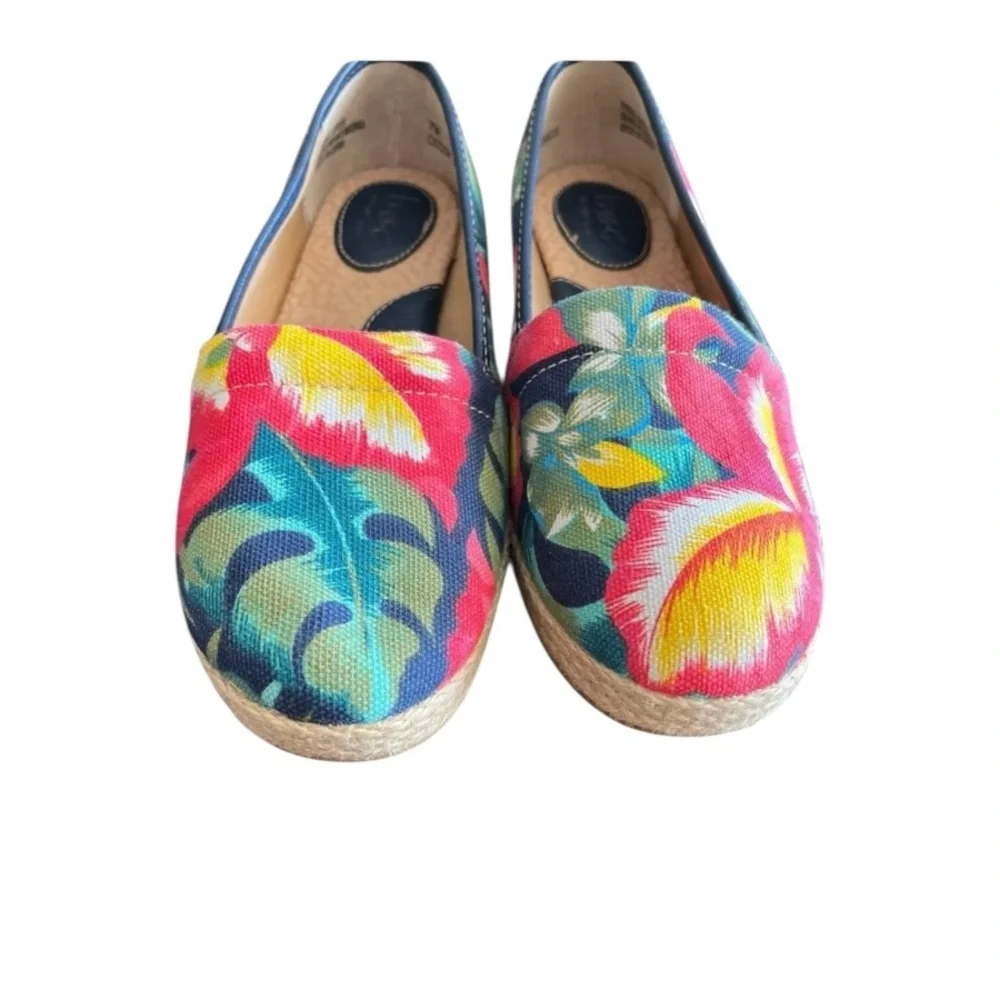 Born‎ BOC Floral Franki Hawaiian Tropical  Womens Size 7 Flat
